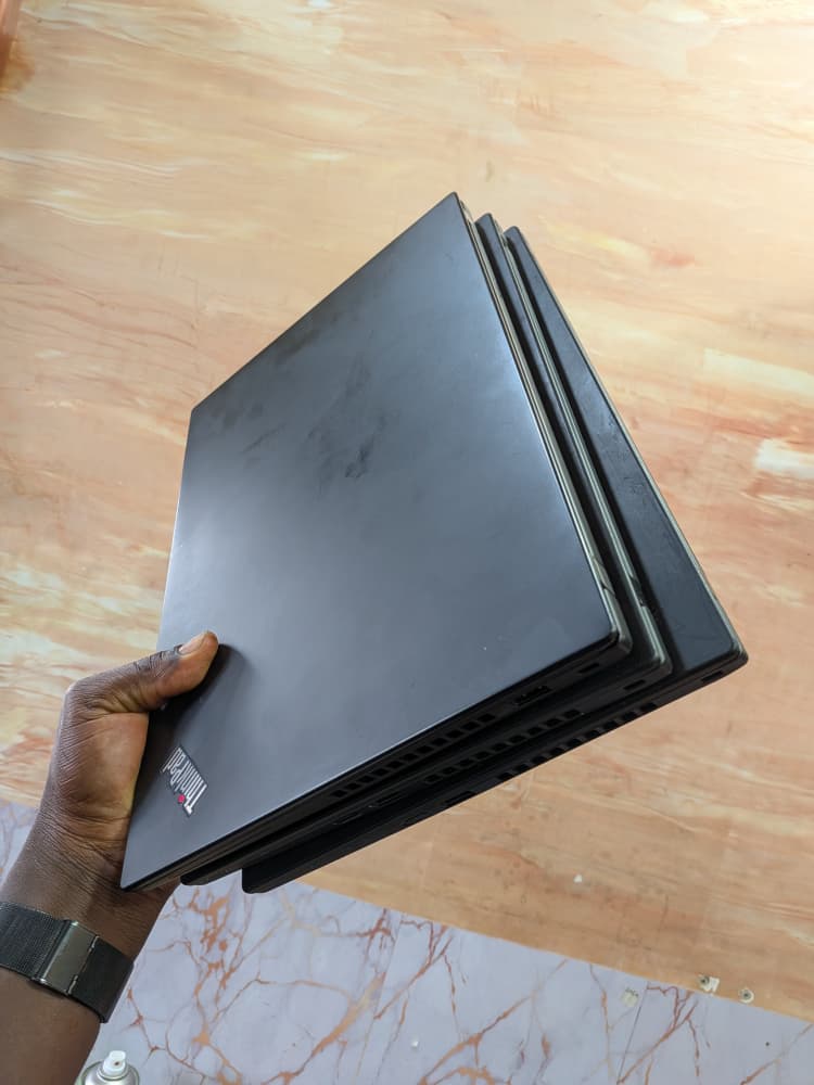 Lenovo Thinkpad T14s — photo 2