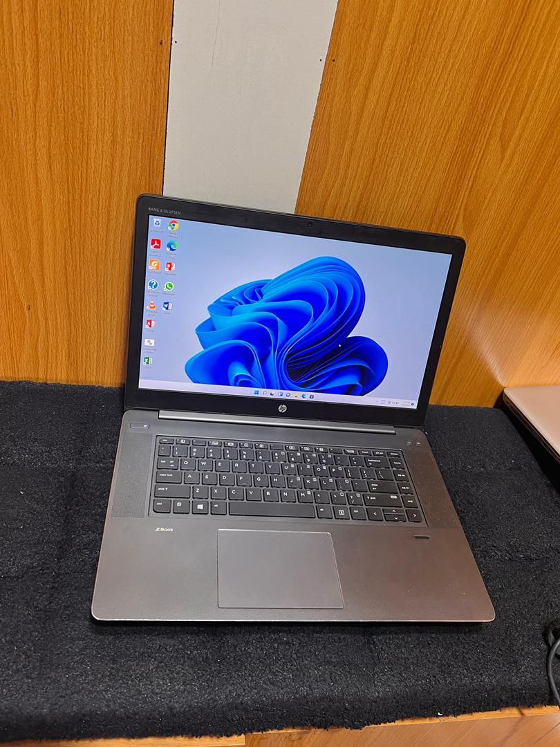 HP ZBOOK Studio G3 — photo 1