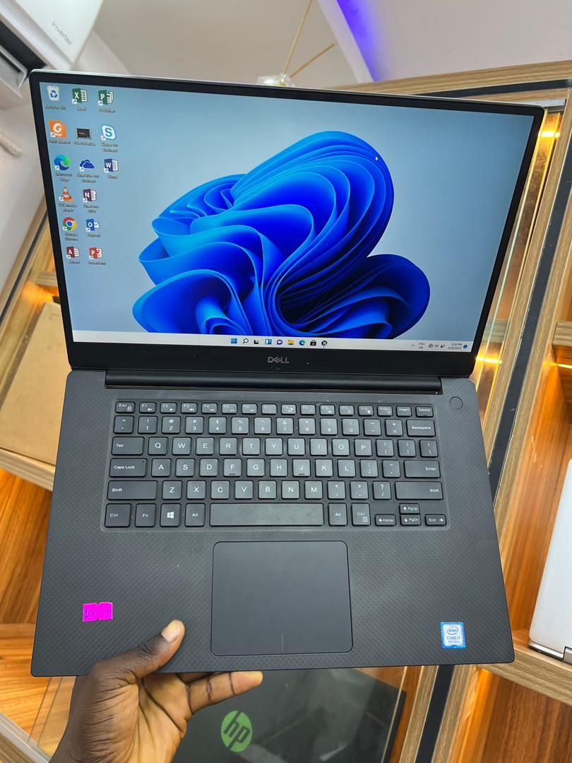 Dell XPS 9570 touchscreen — photo 1