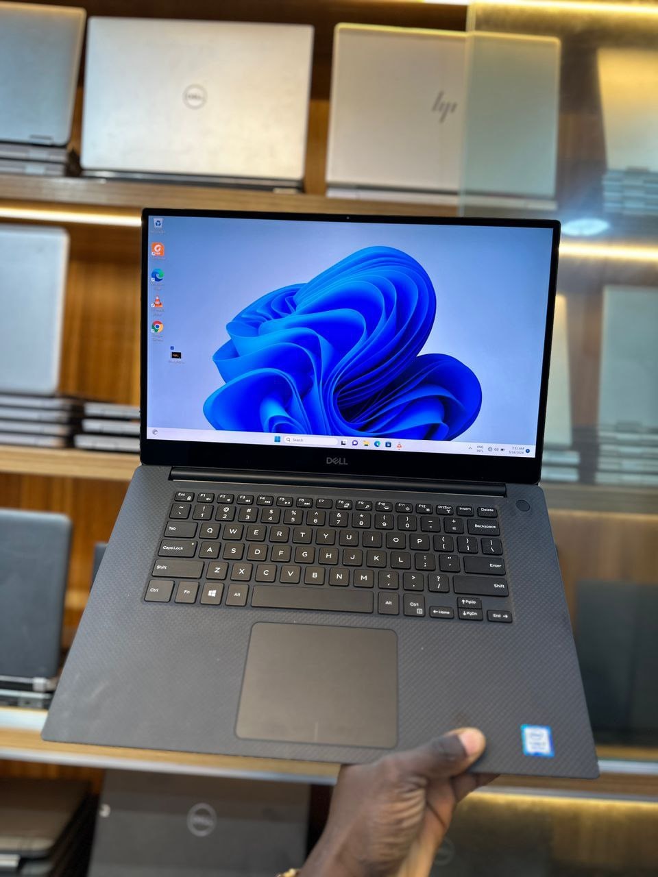 Dell XPS 7590 Touchscreen — photo 1